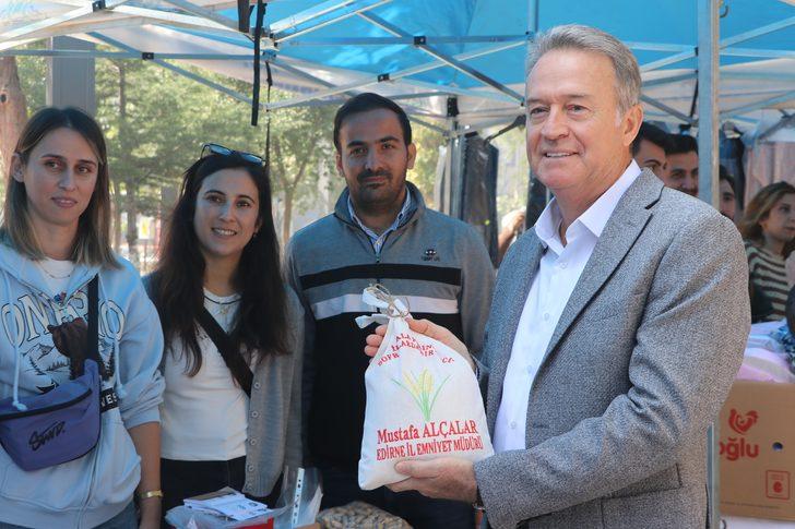 Polis Eşleri Derneği Edirne Şubesi şehit ve gazi çocukları yararına kermes düzenledi G4