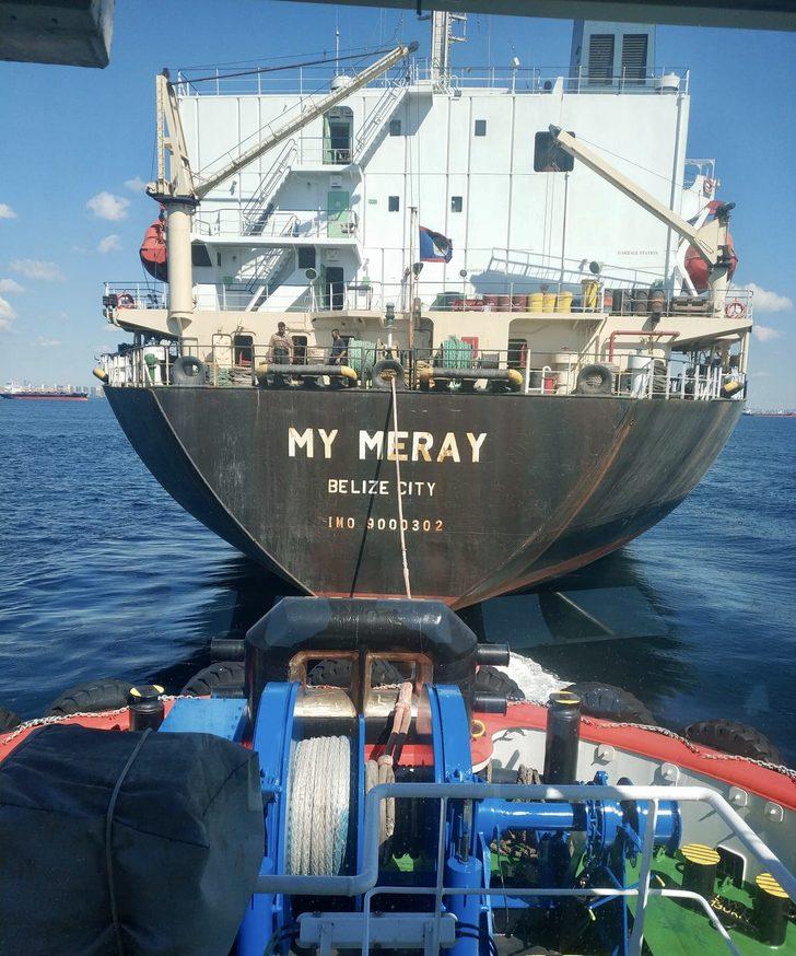 GÜNCELLEME - İstanbul Boğazı'nın girişinde arızalanan yük gemisi Ahırkapı'ya emniyetle demirletildi G4