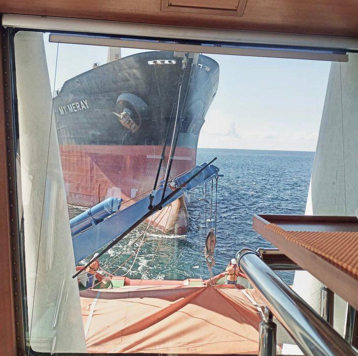 GÜNCELLEME - İstanbul Boğazı'nın girişinde arızalanan yük gemisi Ahırkapı'ya emniyetle demirletildi G5