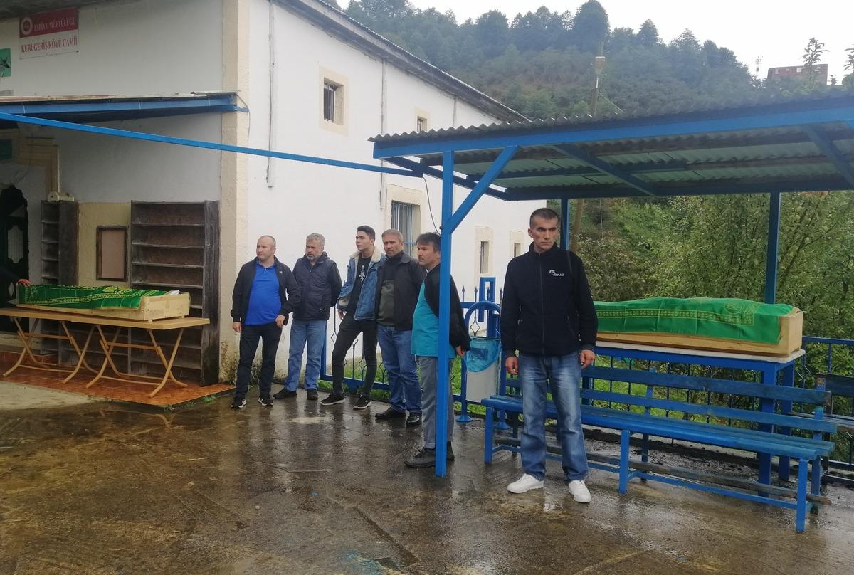 Giresun'da eşi tarafından &ouml;ld&uuml;r&uuml;len kadın ve akrabası defnedildi