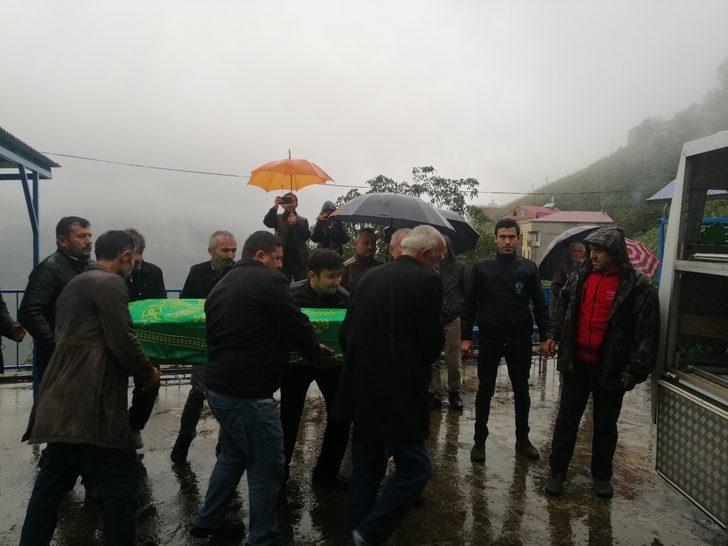 Giresun'da eşi tarafından öldürülen kadın ve akrabası defnedildi G2