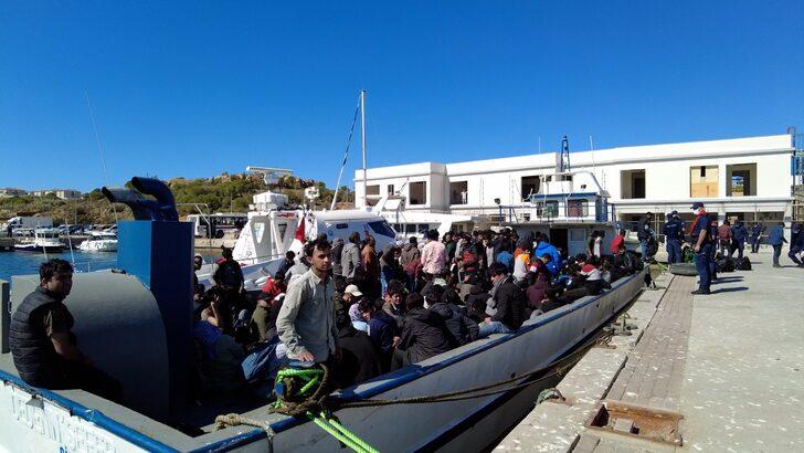 İzmir açıklarında balıkçı teknesindeki 231 düzensiz göçmen yakalandı G2
