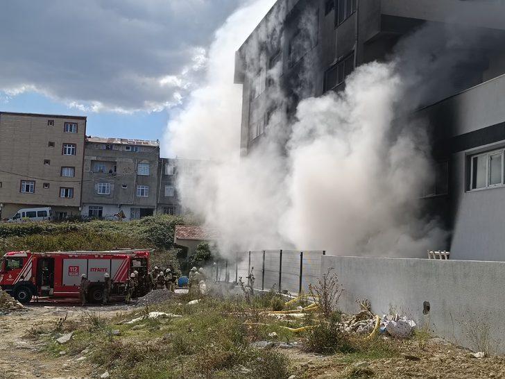 Arnavutköy'de ayakkabı fabrikasında yangın çıktı G3