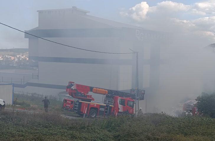 Arnavutköy'de ayakkabı fabrikasında yangın çıktı G5