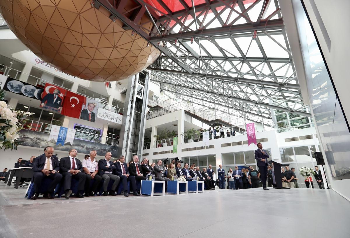 Bakan Varank, Gaziantep'te Akıllı Şehir Veri Koordinasyon Merkezi'nin a&ccedil;ılışında konuştu: