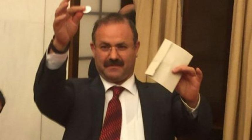 AK Partili vekilden &ccedil;arpıcı iddia: İngiliz ve Amerikan ajanları s&uuml;rekli B&uuml;y&uuml;kada'ya geliyor