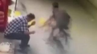 Cep telefonuyla oynuyordu! Hayatının şokunu yaşadı