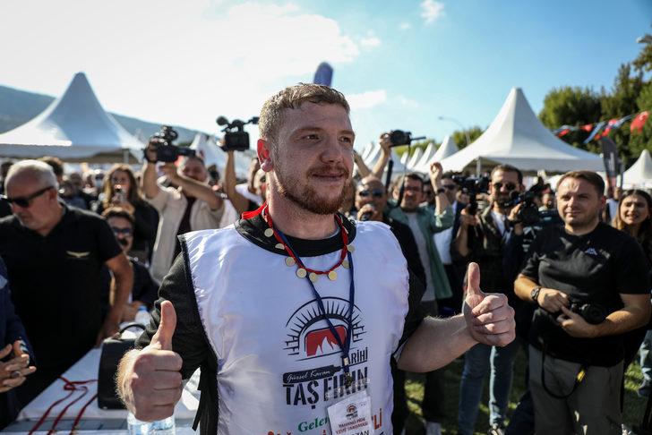 Bursa Gastronomi Festivali'ndeki yarışmayı 11 "tahanlı pide" yiyerek kazandı G2