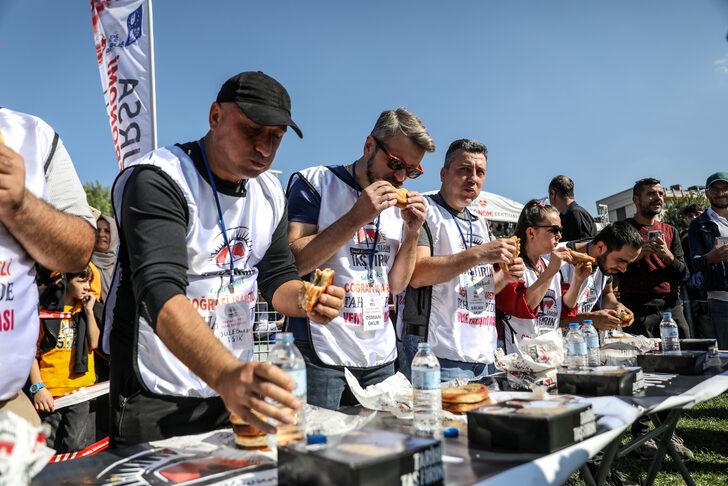Bursa Gastronomi Festivali'ndeki yarışmayı 11 "tahanlı pide" yiyerek kazandı G3
