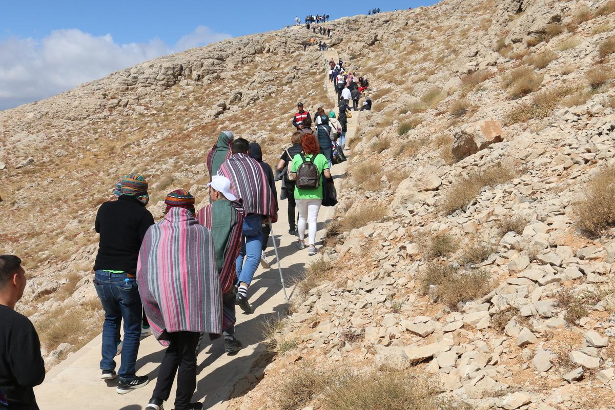 Nemrut Dağı'nda engellilere y&ouml;nelik konser d&uuml;zenlendi