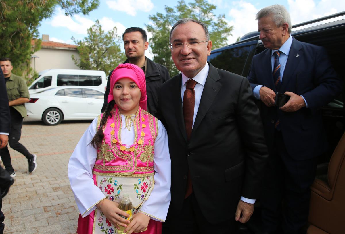 Adalet Bakanı Bozdağ AK Parti Yenifakılı İl&ccedil;e Danışma Meclisi Toplantısı'nda konuştu: