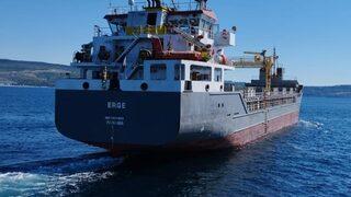 Çanakkale'de makinesi arızalanan gemi demirletildi