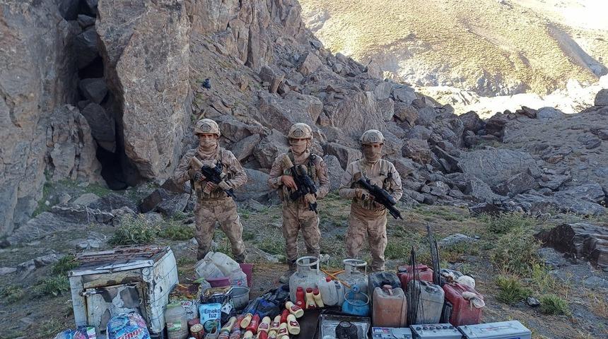 Van'da teröristlerin kullandığı sığınak ve mağaralar imha edildi