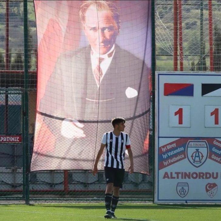 Son dakika: Fenerbahçe, Galatasaray ve Beşiktaş dev transfer savaşında! Efe Sarıkaya paylaşılamıyor... G4