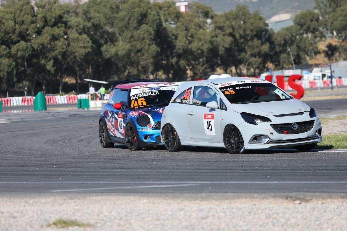 AVIS 2022 T&uuml;rkiye Pist Şampiyonası'nda 3. ayak heyecanı İzmir'de başladı