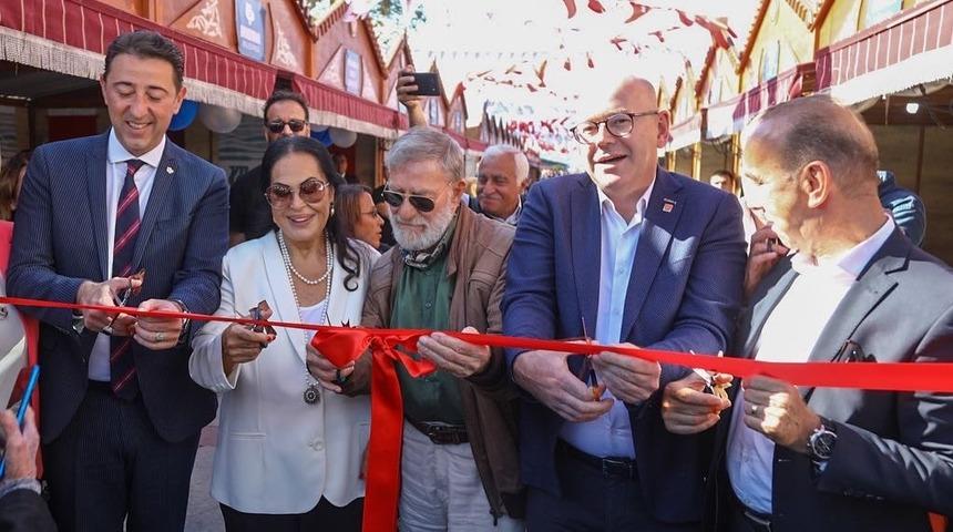 Türkan Şoray ve Ahmet Mekin, "Bandırma Kitap Günleri" etkinliğine konuk oldu