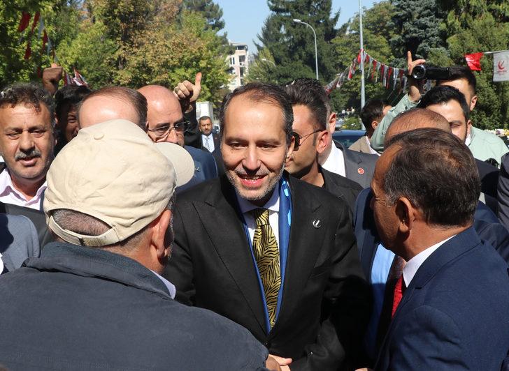 Yeniden Refah Partisi Genel Başkanı Erbakan, Kütahya'da partisinin il kongresine katıldı G1