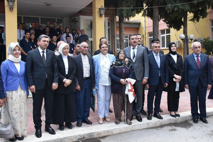 Bakan Yanık, Malatya'da huzurevi ve çocuk evleri sakinlerini ziyaret etti: G5