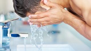Uyanınca yüzünüzü yıkıyorsanız yanlış yapıyorsunuz! İlk yapmanız gereken...
