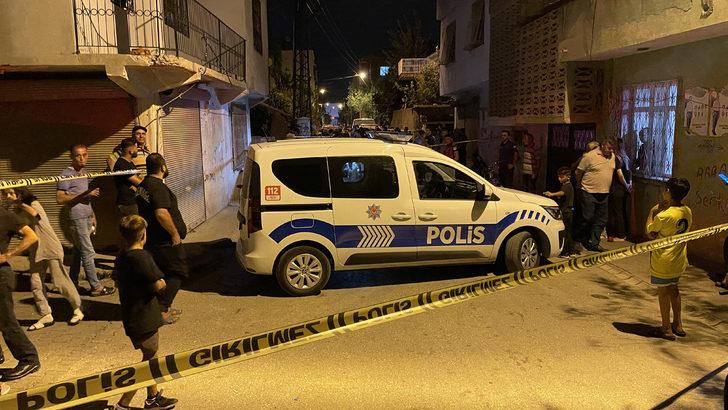 Adana'da silahlı kavgada kazara vurularak ölen kadının cenazesi defnedildi G3