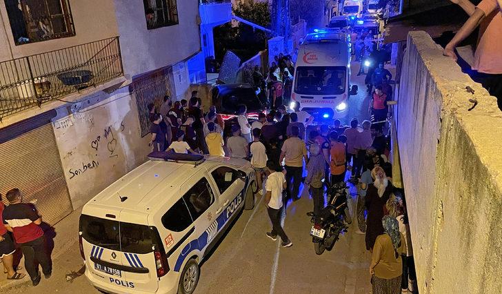 Adana'da silahlı kavgada kazara vurularak ölen kadının cenazesi defnedildi G5