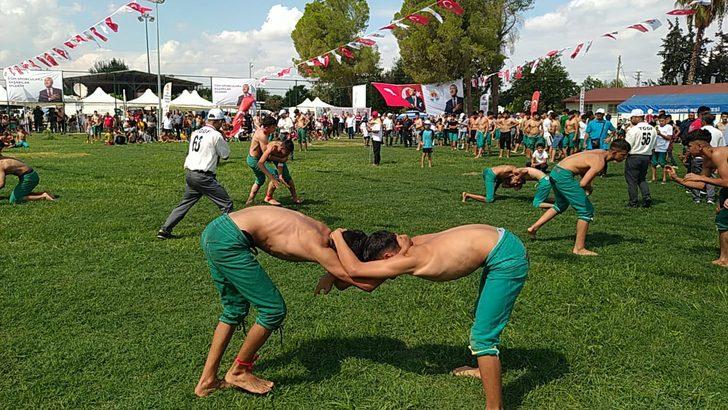 Adana'da 6. İsmet Atlı Karakucak Güreşleri düzenlendi G4