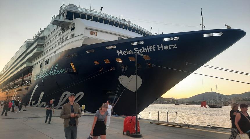 Bodrum'a "Mein Schiff Herz" ile 1743 yolcu getirildi