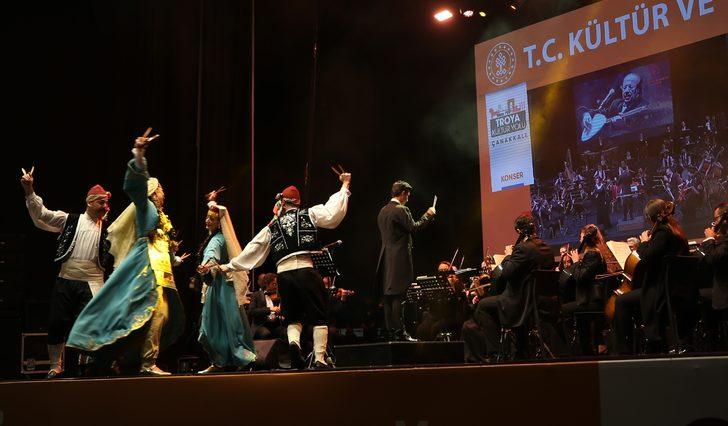 Kültür ve Turizm Bakanı Ersoy, "Senfoni ile Neşet Ertaş Türküleri" konserini izledi G2