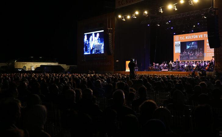 Kültür ve Turizm Bakanı Ersoy, "Senfoni ile Neşet Ertaş Türküleri" konserini izledi G5