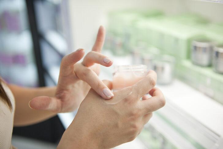 Herkes kullanıyor ama yanlış yapıyor! Doğru sıralamayla sürmezseniz hiçbir etkisi yok G3