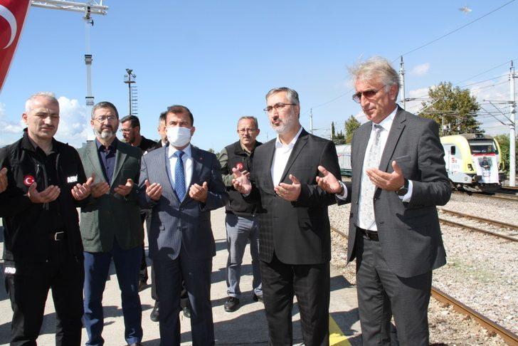 Pakistan'a yardım malzemesi taşıyan "İyilik Treni" Kocaeli'den uğurlandı G2