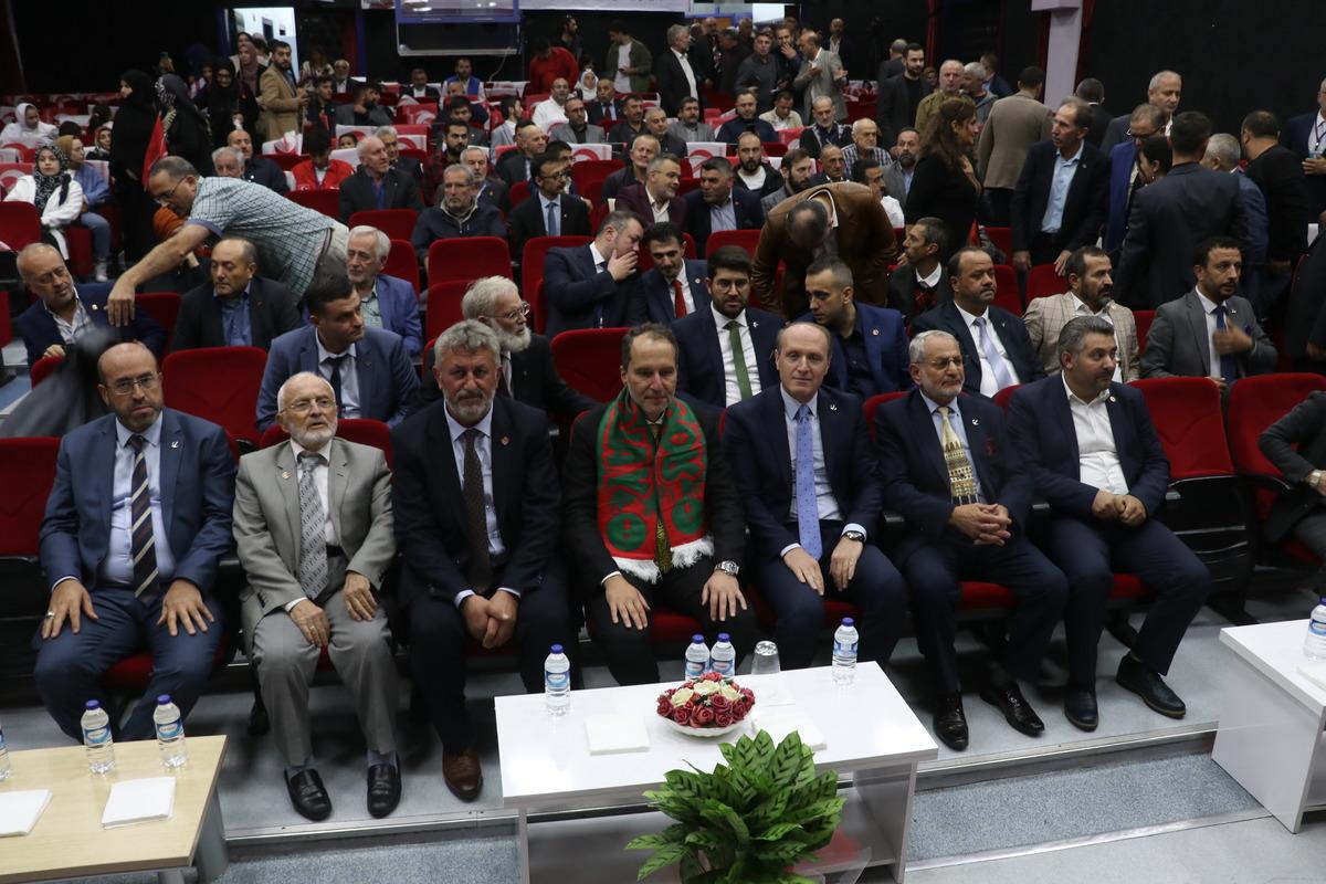 Yeniden Refah Partisi Genel Başkanı Erbakan, Yalova'da partisinin il kongresine katıldı