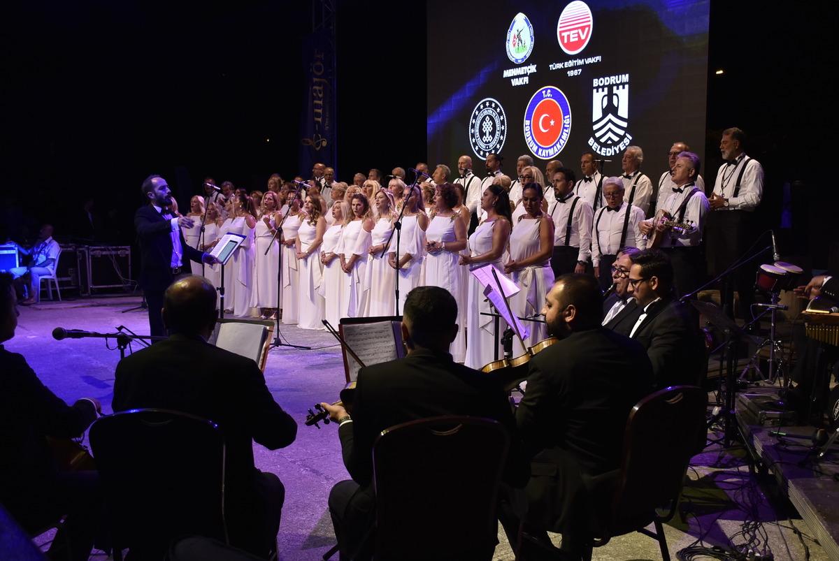 Zeki M&uuml;ren, &ouml;l&uuml;m&uuml;n&uuml;n 26. yılında Bodrum'da şarkılarla anıldı