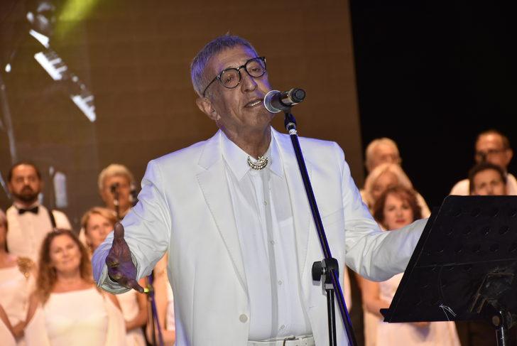 Zeki Müren, ölümünün 26. yılında Bodrum'da şarkılarla anıldı G2
