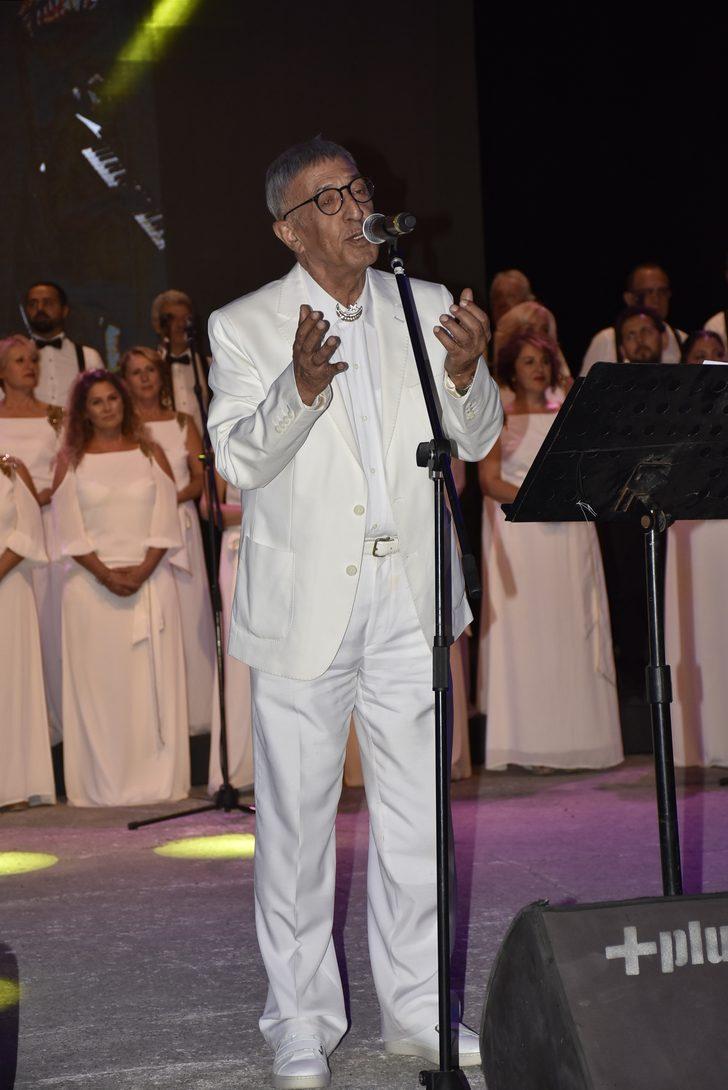 Zeki Müren, ölümünün 26. yılında Bodrum'da şarkılarla anıldı G3