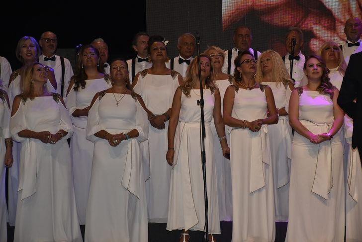 Zeki Müren, ölümünün 26. yılında Bodrum'da şarkılarla anıldı G5