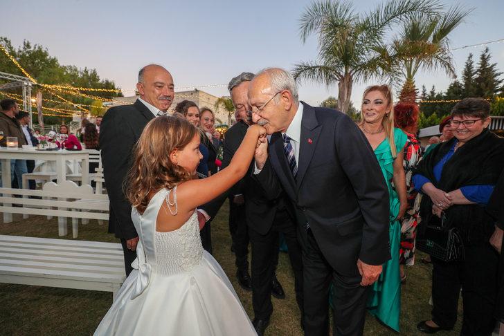 CHP Genel Başkanı Kılıçdaroğlu, İzmir'de nikah şahitliği yaptı G3
