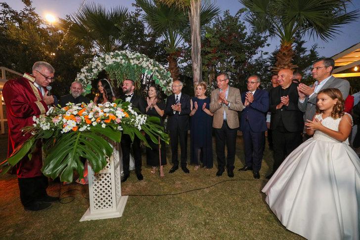 CHP Genel Başkanı Kılıçdaroğlu, İzmir'de nikah şahitliği yaptı G4