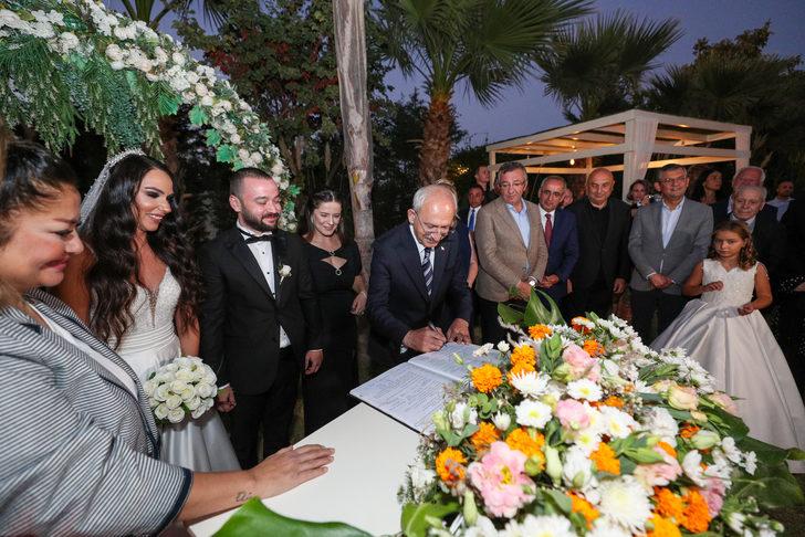 CHP Genel Başkanı Kılıçdaroğlu, İzmir'de nikah şahitliği yaptı G5