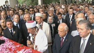 Süleyman Demirel, İslamköy’de toprağa verildi