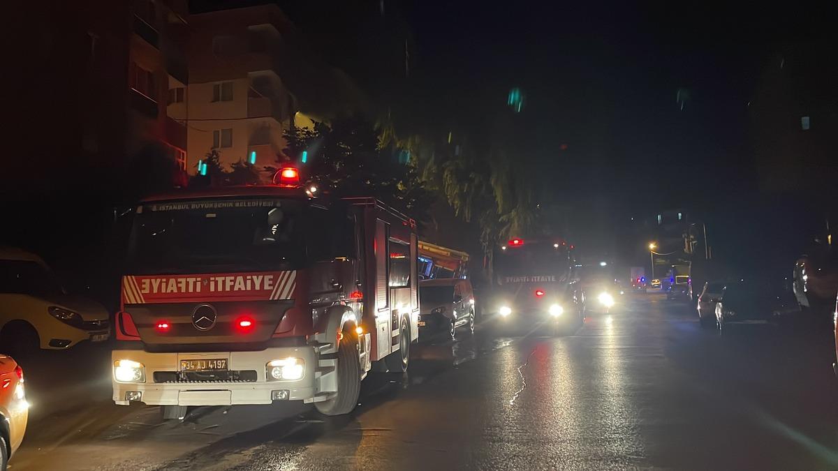&Uuml;mraniye'de kapalı otoparkta &ccedil;ıkan yangında 5 otomobil yandı