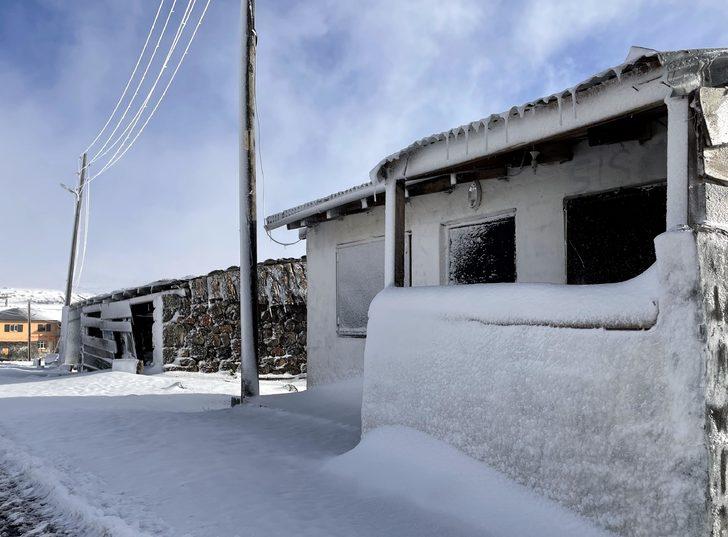 Ardahan ve Kars'ın yüksek kesimlerine mevsimin ilk karı düştü G2