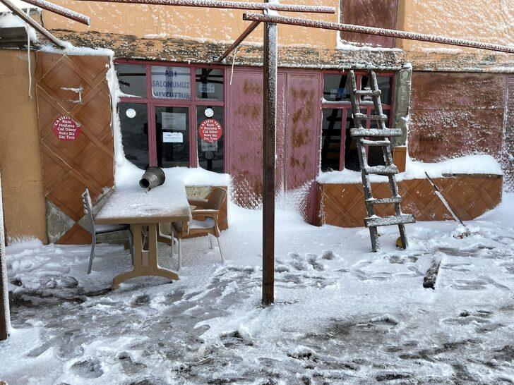 Ardahan ve Kars'ın yüksek kesimlerine mevsimin ilk karı düştü G5