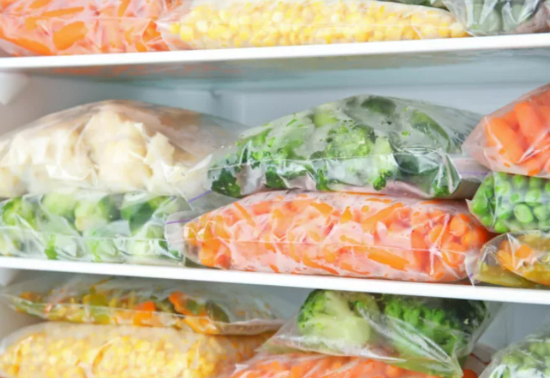 B&uuml;y&uuml;k hata yapıyorsunuz! Dondurucuya asla koymamanız gereken yiyecekler