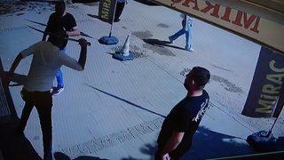 Dehşet anları kamerada! Kılıç ve silahlar çekildi, sebebi 'pes' dedirtti