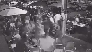 Piston aşağı indi vakasını hatırlattı... Restoranın önünden geçenlerin bir şeyden kaçtıklarını düşündüler, panikle kaçıştılar!