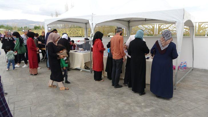 Bingöl'de 'bedava ev' heyecanı! Kanada'dan geldi, çekiliş yaptı: On binlerce kişi akın etti G3