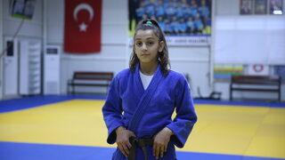 13 yaşında Balkan şampiyonu olan milli judocu Ezgi hedef büyüttü