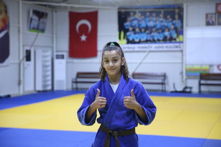 13 yaşında Balkan şampiyonu olan milli judocu Ezgi hedef büyüttü G4