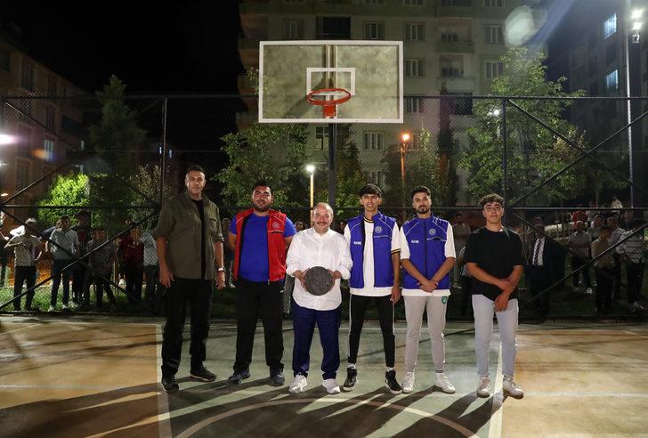 Bakan Varank, gençlerle basketbol oynadı G4
